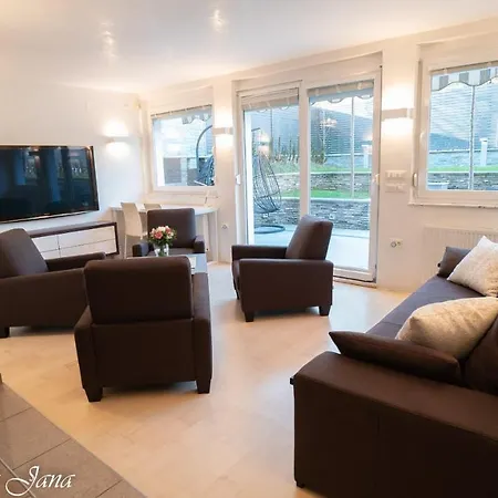 Deluxe Apartma Jana Apartamento *