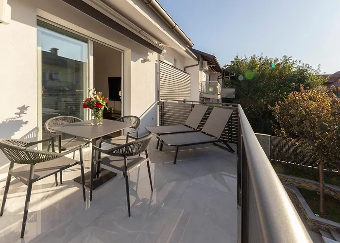 Deluxe Apartma Jana דירה