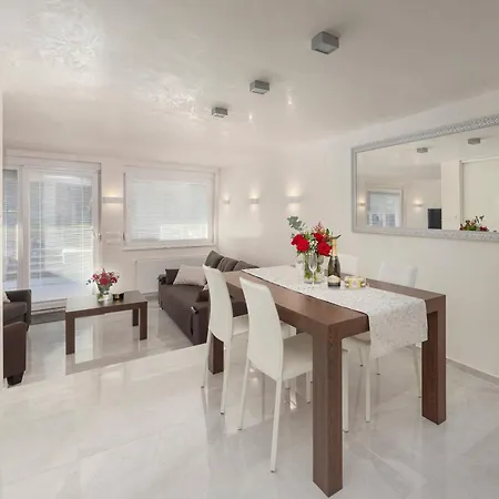 Deluxe Apartma Jana * 卢布尔雅那