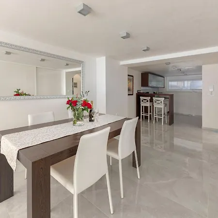 Deluxe Apartma Jana شقة ليوبليانا